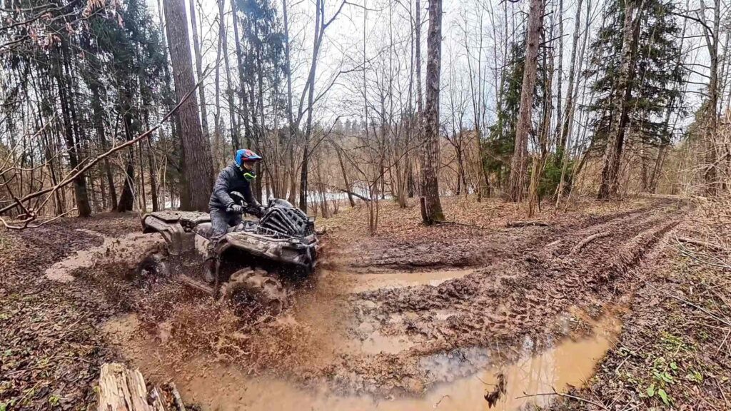 How Does the LONCIN XWolf1000 Mud Perform in Deep Mud? 4 LONCIN XWolf1000 Mud High-speed mud drift