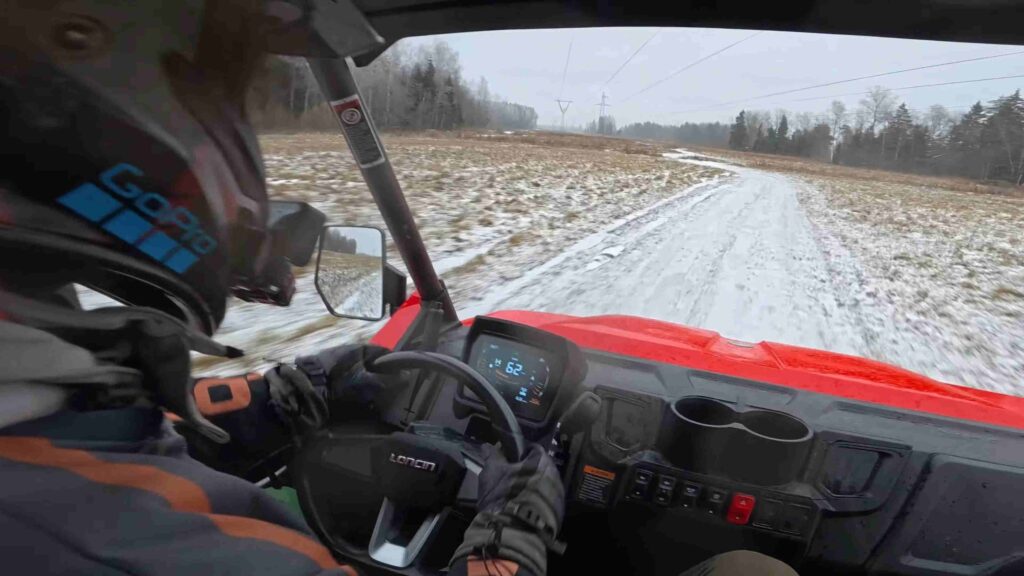 How the LONCIN UWolf1000’s Digital Cockpit Redefines Utility Vehicle Driving 3 LONCIN UWolf1000 full-color digital instrument cluster interface