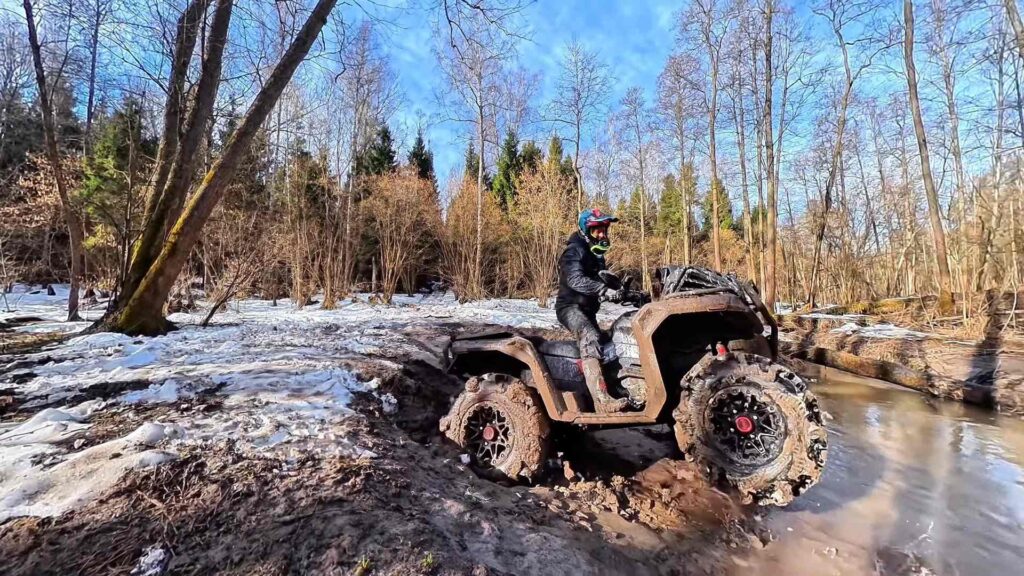 How Does the LONCIN XWolf1000 Mud Perform in Deep Mud? 3 LONCIN XWolf1000 Mud Single wheel suspended