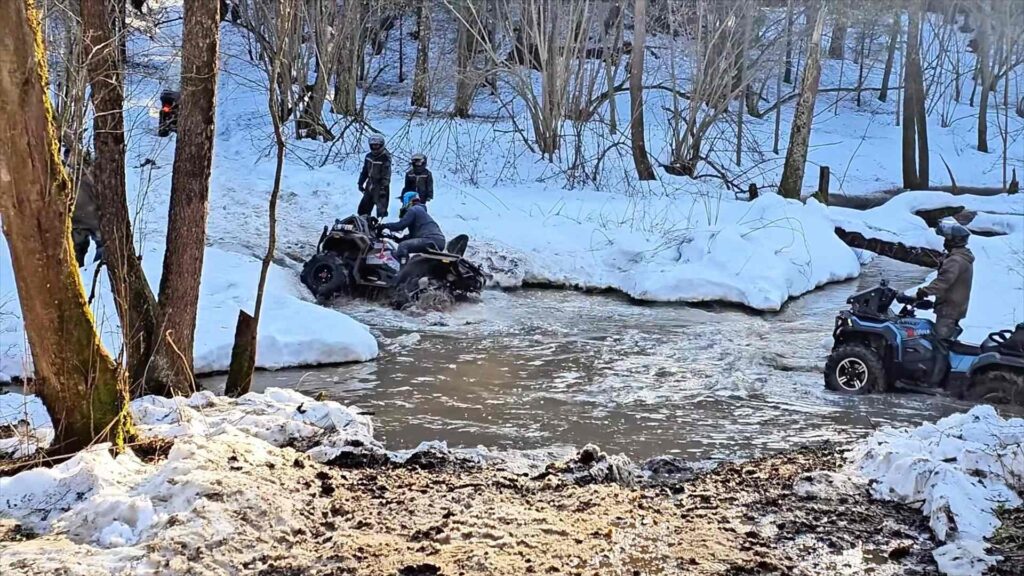 How Does the LONCIN XWolf1000 Mud Perform in Deep Mud? 5 LONCIN XWolf1000 Mud wading and mud flushing
