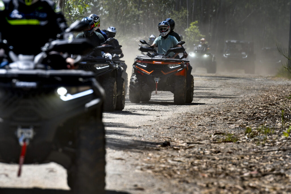 LONCIN XWolf Conquers Portugal with an 80 km Off-Road Adventure 6 LONCIN XWolf driving on gravel roads during off-road media test