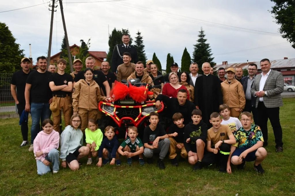 LONCIN XWOLF1000 MUD Enters Rescue Service in Poland 2 LONCIN XWOLF1000 MUD with Polish volunteer rescue personnel