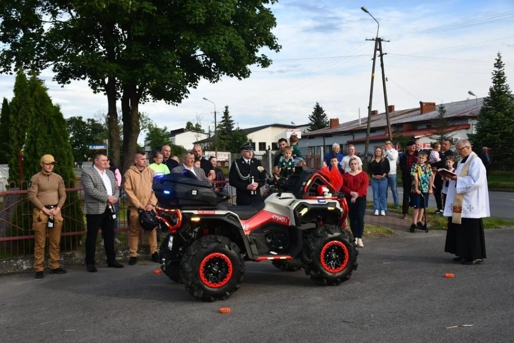 LONCIN XWOLF1000 MUD Enters Rescue Service in Poland 6 Local firefighters and residents warmly welcomed the addition of the LONCIN XWOLF1000 MUD.